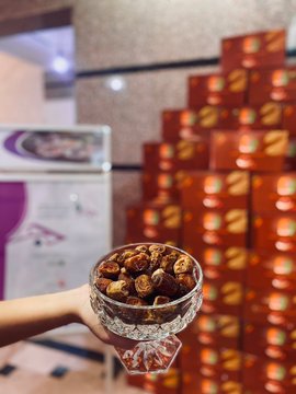 استقبال عدد ٦٥ كرتون تمر مقدمة من مؤسسة عبدالله بن عبدالعزيز الراجحي الخيرية