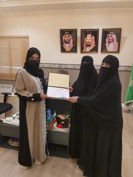 تكريم المدير التنفيذي أ/ دولة شحاته من قبل المدير العام م/ عبدالله الصاعدي